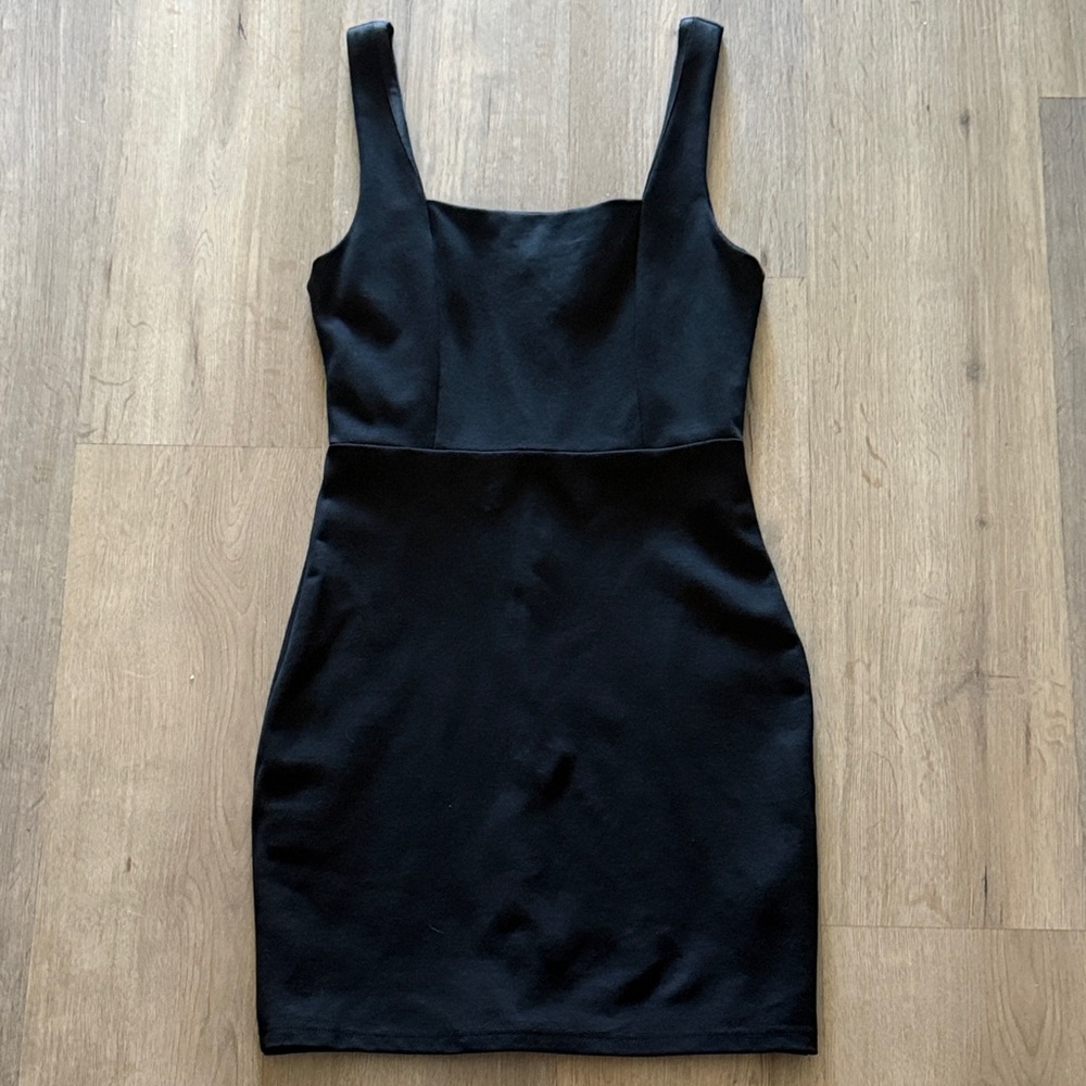 Elegant Black Sleeveless Dress
